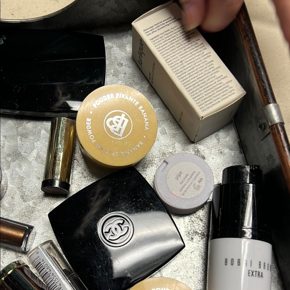 Assorted Makeup Collection - Picture 7 of 12